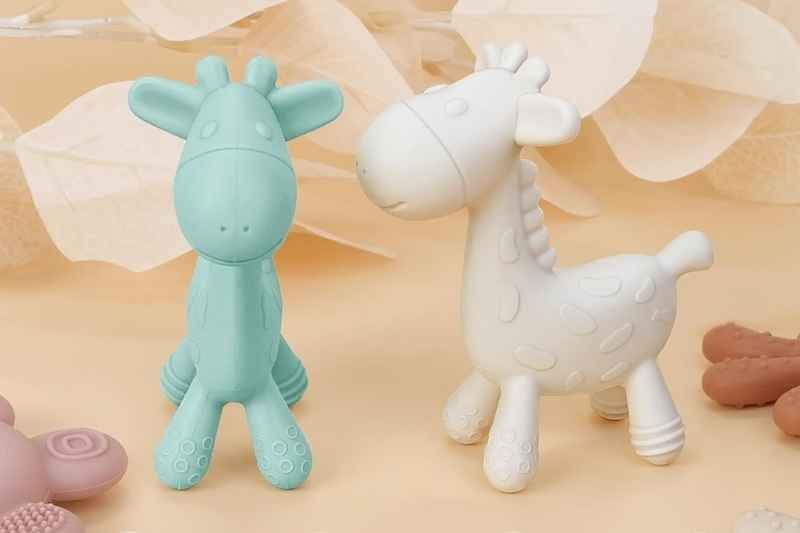 Two colored cute giraffe-shaped Silicone Teething Toys by TYRY.HU designed to soothe babies’ sore gums safely.